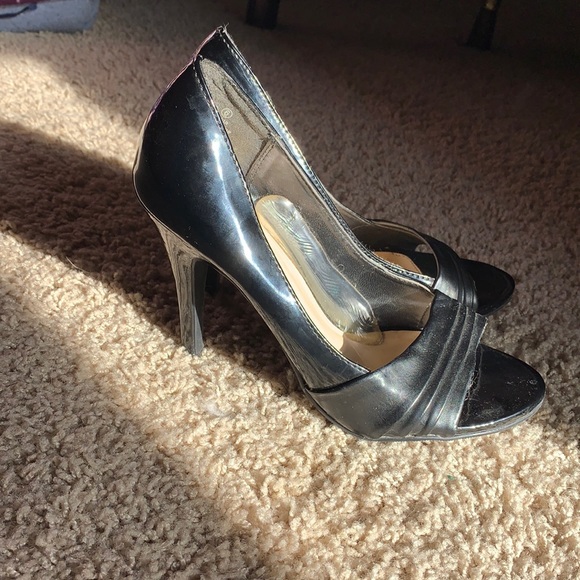 Shoes - Picture 1 of 4